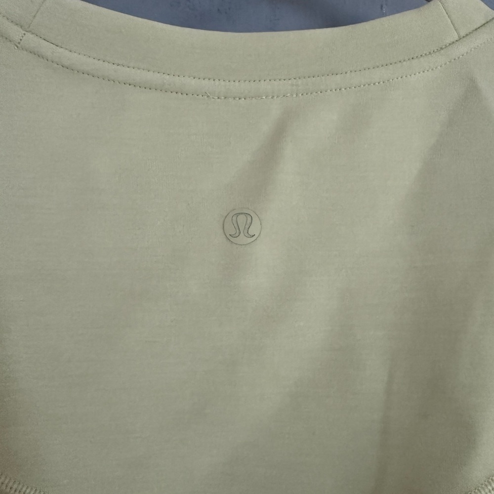 lululemon Softstreme Gathered T-Shirt - Picture 3 of 3